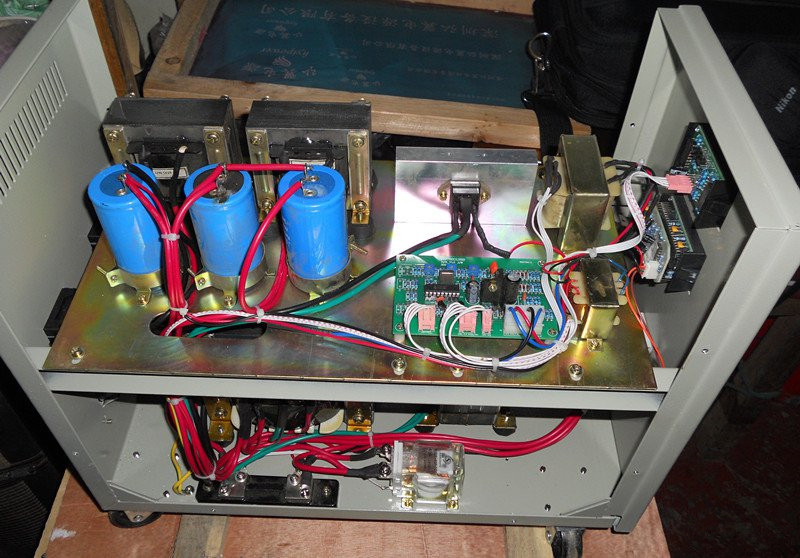 单相净化稳压器内部结构图 单相净化稳压器内部结构图