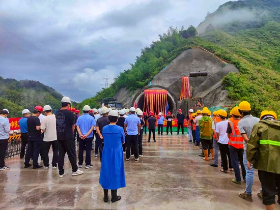 隧道开挖现场 隧道开挖现场