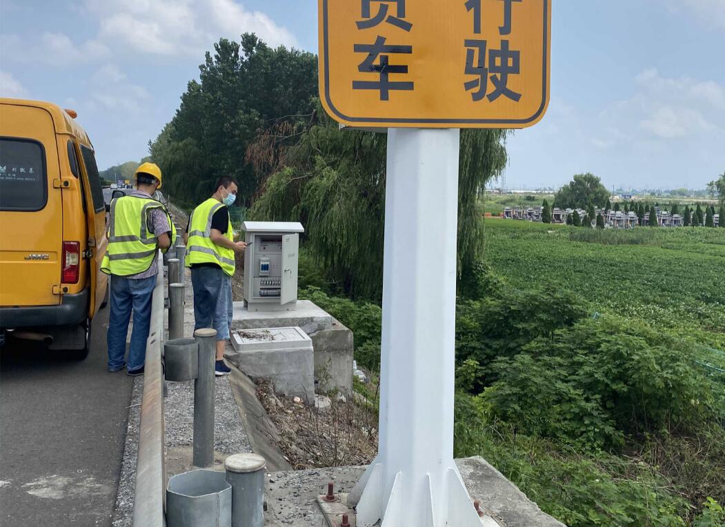 高速公路远端机安装现场 高速公路远端机安装现场